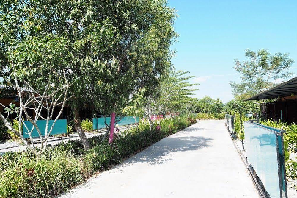 Tonrak Resort Ban Ongkharak Buitenkant foto